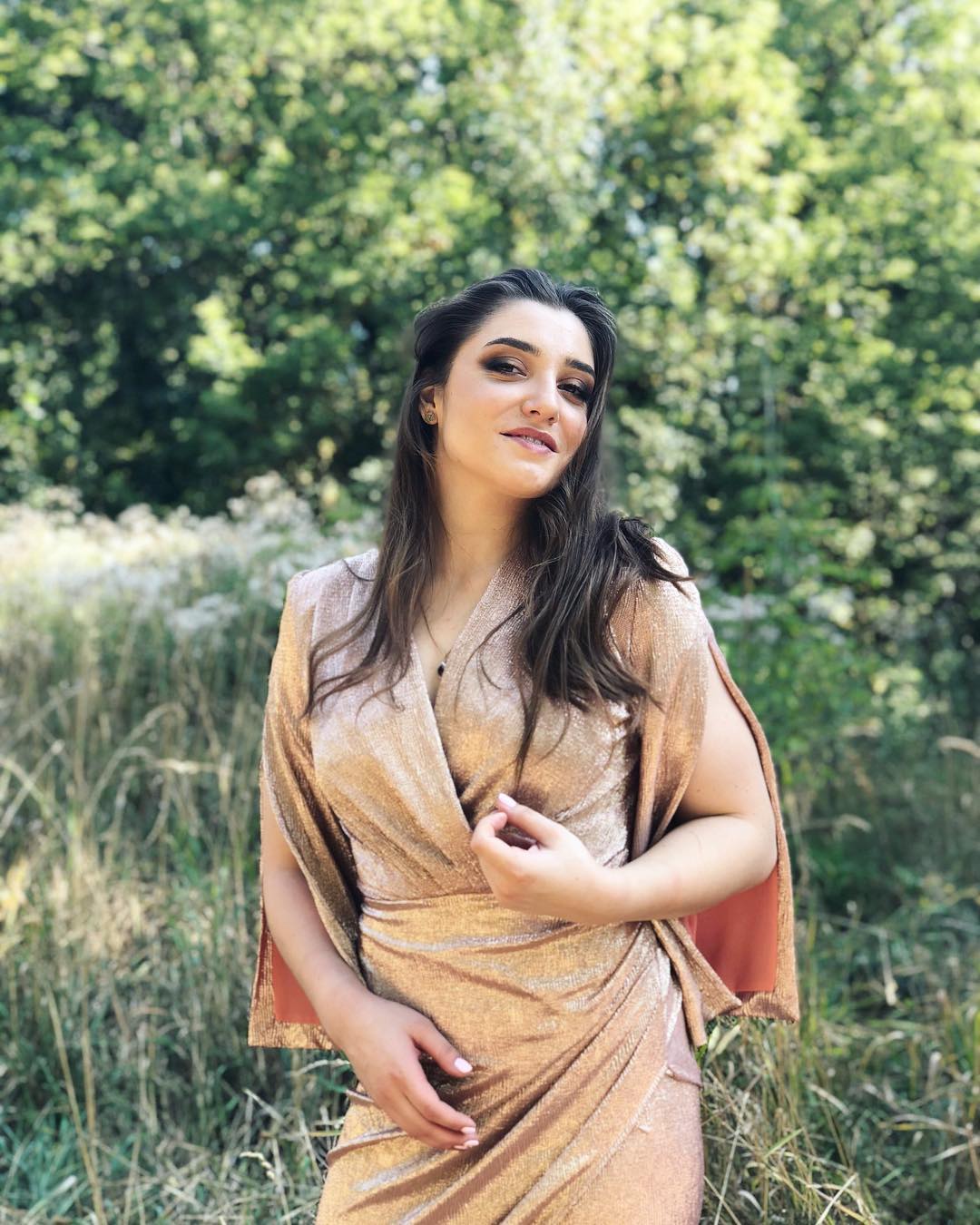 Ogay qiz ogay otasining qozini sorib, u bilan jinsiy aloqada bolgan Maxfiy kamera jinsiy aloqa va video